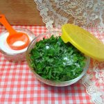 Preparing parsley for the winter. Recipes with salt, carrots, tomato paste, garlic, oil. How to dry and freeze 